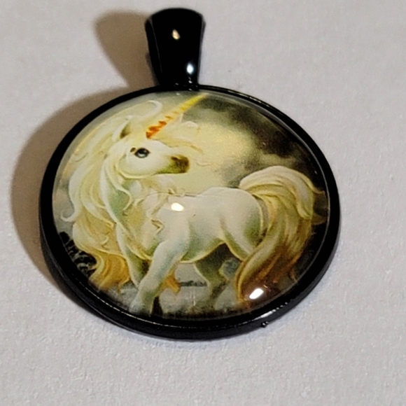 UNICORN NECKLACE CHAIN AND PENDANT gift unicorn lover - Picture 1 of 5